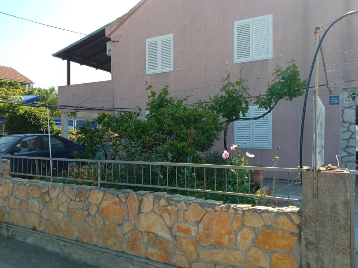 Guesthouse Eljuga Family Stari Grad  Eksteriør bilde