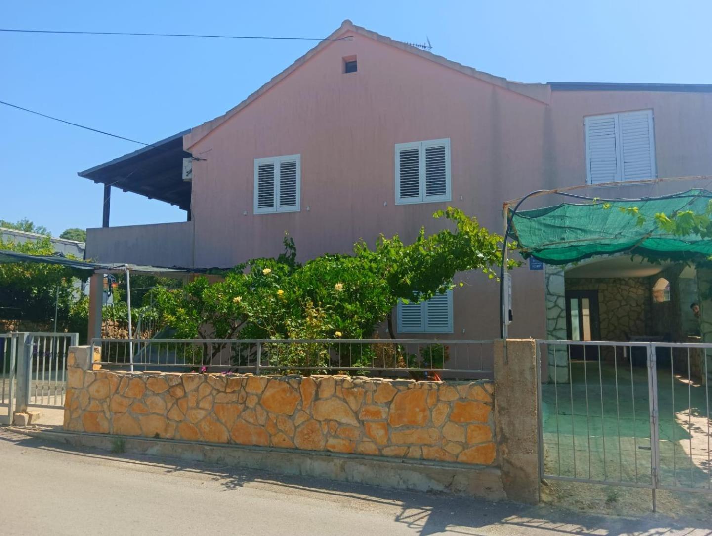 Guesthouse Eljuga Family Stari Grad  Eksteriør bilde